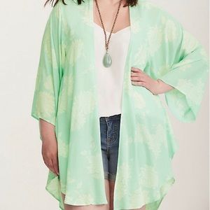 NWT Torrid Green Floral Shirt Tail Flowy Kimono